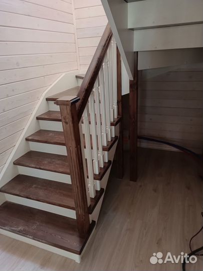 Деревянная лестница на 2этаж частного дома