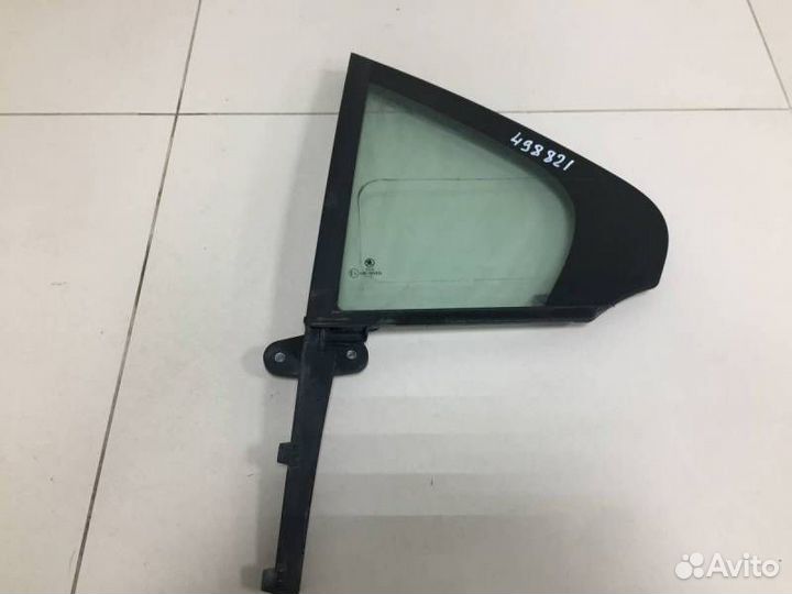 Стекло двери задней левой форточка Skoda Rapid 201