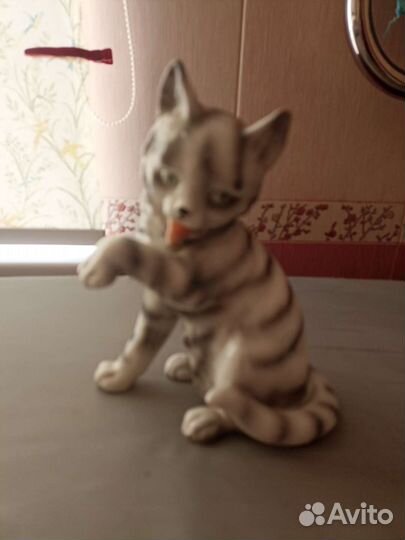Статуэтка кошка фарфор