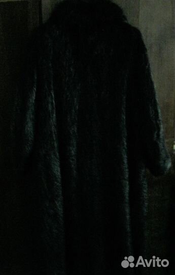 Шуба из качественной нутрии с песцовым воротником