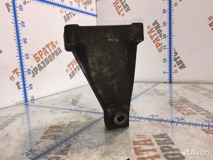 Мерседес Спринтер Кронштейн двигателя правый Прав