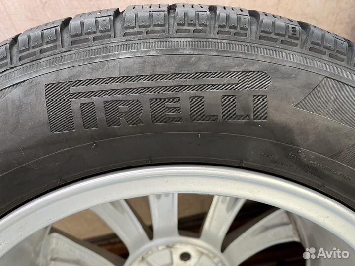 Pirelli Ice Zero 215/65 R17