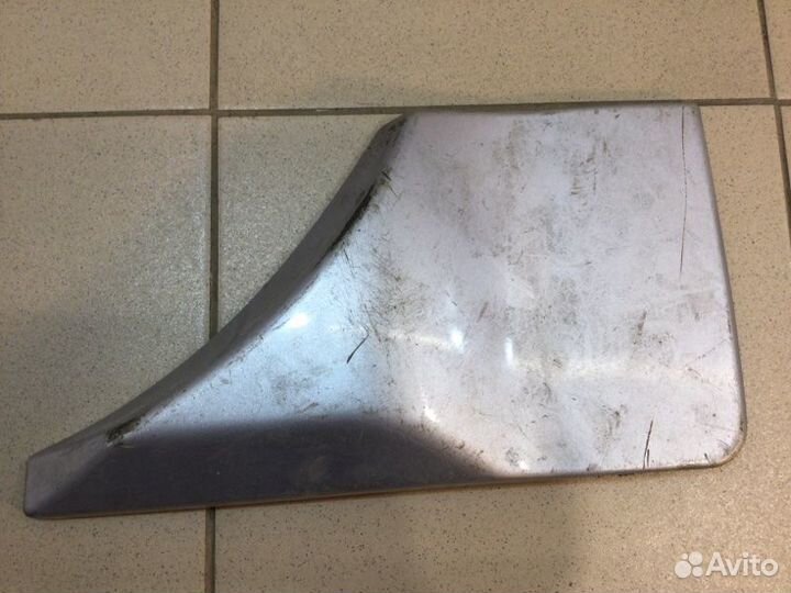 Накладка двери багажника Mitsubishi Pajero 3 V6