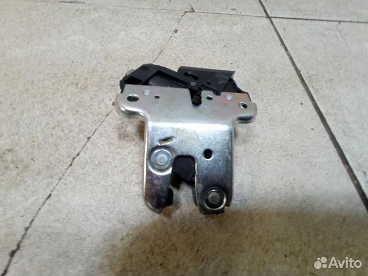 Замок багажника Volkswagen Passat CC 358