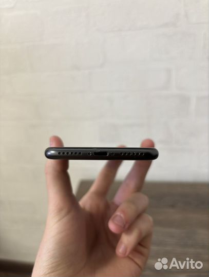 iPhone 8, 64 ГБ