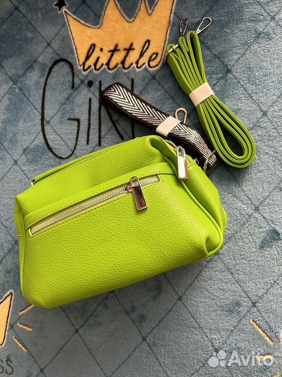 Яркая новая сумка