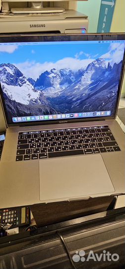 Macbook pro 15 2018 i7 16gb A1990