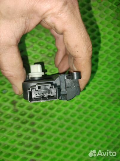 Моторчик заслонки отопителя Skoda Octavia