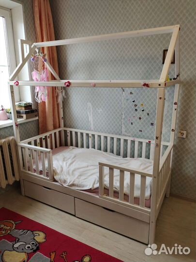 Кровать домик