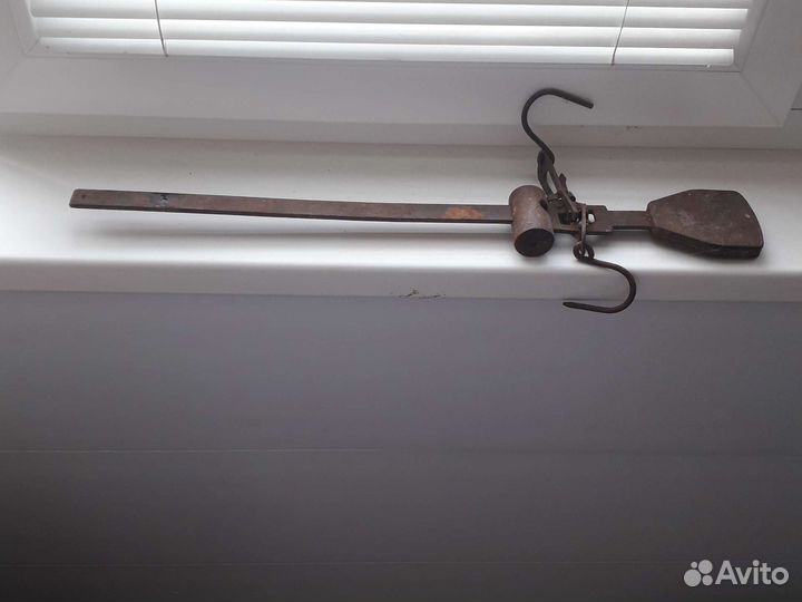 Старинные весы и счеты