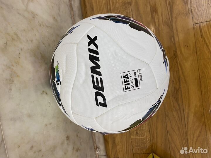 Футбольный мяч