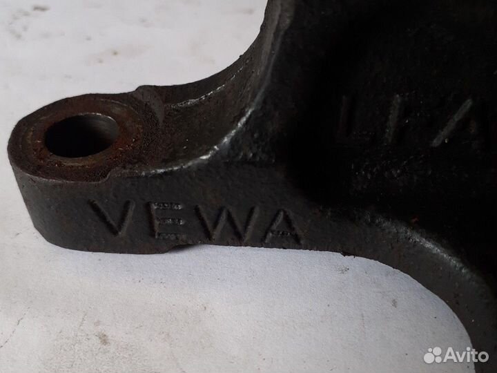 Опора двигателя правая 1807AE