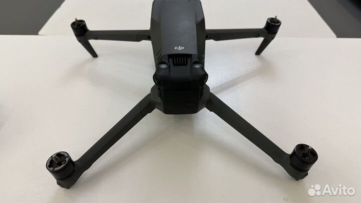 Квадрокоптер DJI Mavic 3 Pro