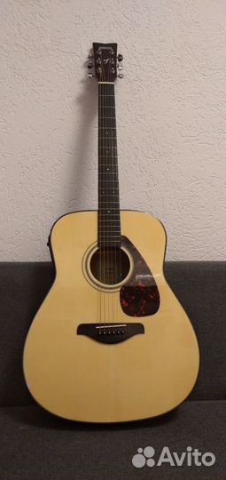 Электроакустическая гитара Yamaha fg800