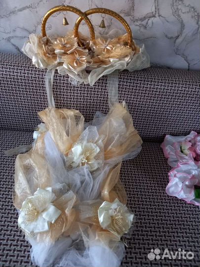 Свадебные кольца и лента