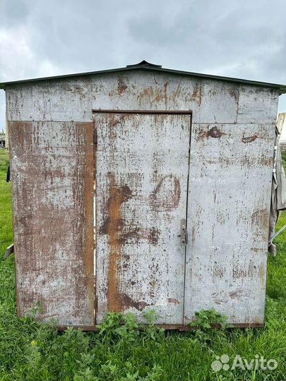 Павильон с пчёлами