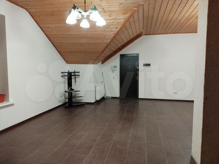 2-к. квартира, 83 м², 3/3 эт.