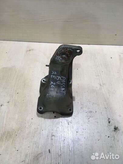 Кронштейн двигателя правый Пассат b4 1H0199354H