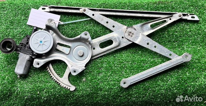 Стеклоподьемник передний L Rav4 xa40 xa45