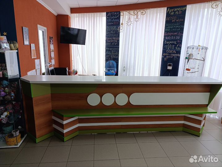 Стойка ресепшен