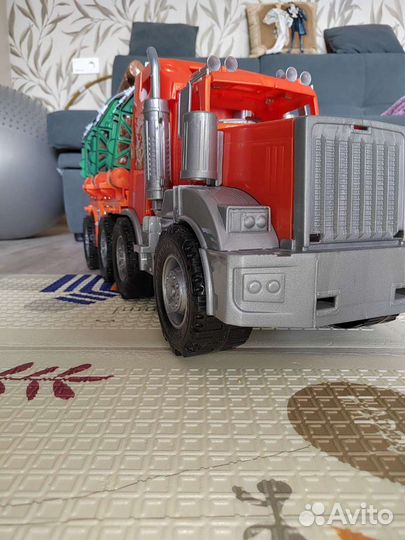 Машина лесовоз 