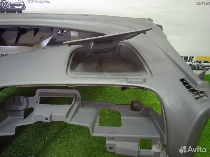 Передняя панель салона