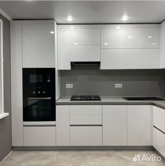 Кухня новая угловая