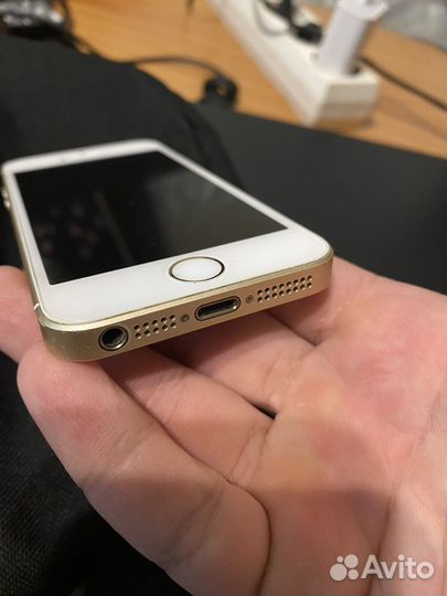 Телефон iPhone se 2016