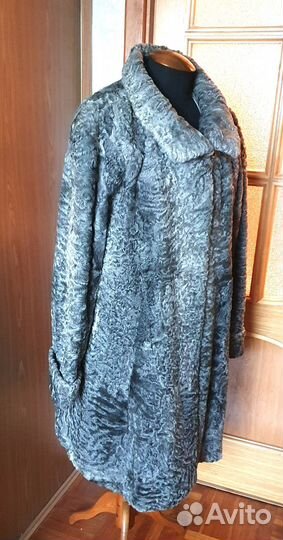 Полупальто (свингер) из каракуля серого цвета