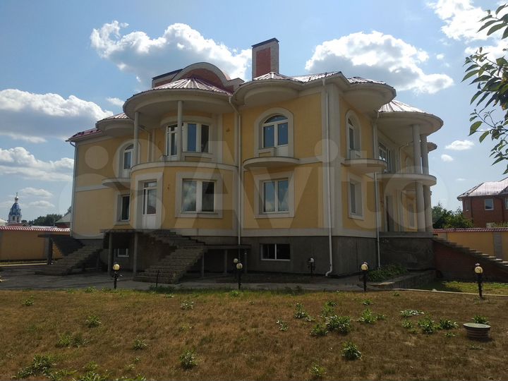 Дом 1389,8 м² на участке 20 сот.