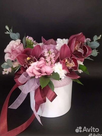 Цветы в шляпной коробке