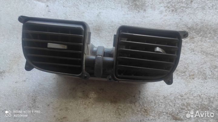 Воздуховод центральный Mitsubishi Carisma