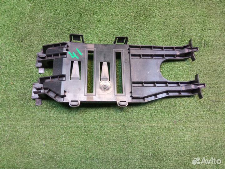 Кронштейн Audi Q3 8UB cczc 2013