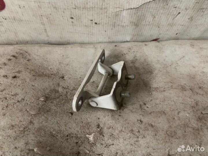 Петли багажника Subaru Forester 2