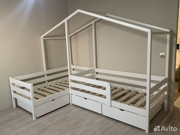 Кроватка двойная Домик из цельного массива