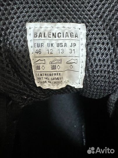 На Руках Balenciaga Defender 46 Размер