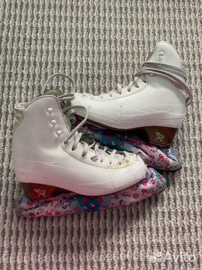 Фигурные коньки risport 220