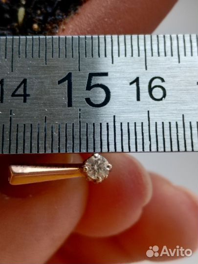 Золотые серьги с бриллиантами 0.23кар