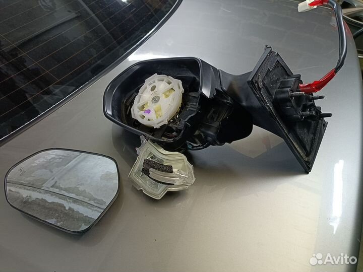 Правое зеркало prius 51