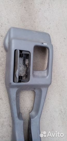 Подлокотник\консоль центральная Nissan Serena C23