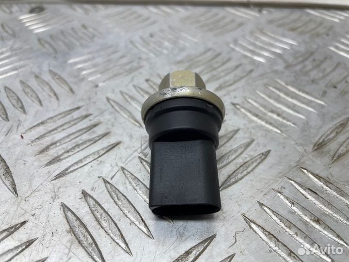 Датчик давления компрессора кондиционера Audi A8