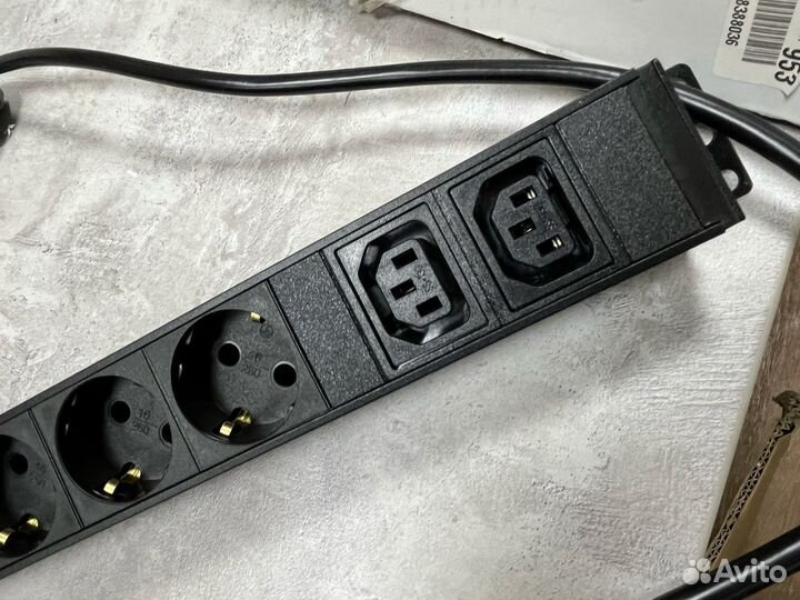 Блок розеток Hyperline (SHE-12SH-2IEC-2.5EU)