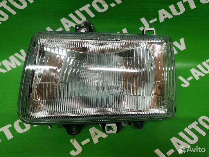 Фара Toyota 4Runner 2