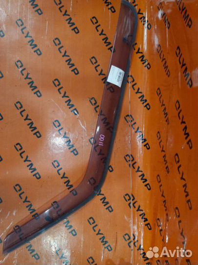 Ветровик передний правый Suzuki Jimny JB23W K6A