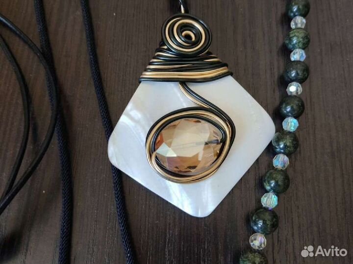 Бусы из натуральных камней