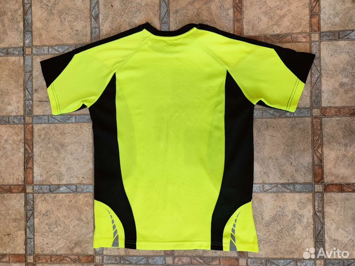 Спортивная футболка для подростка