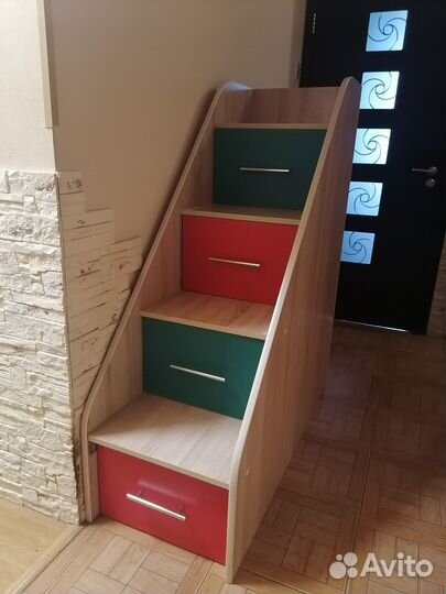 Лестница, полка, шкафчик