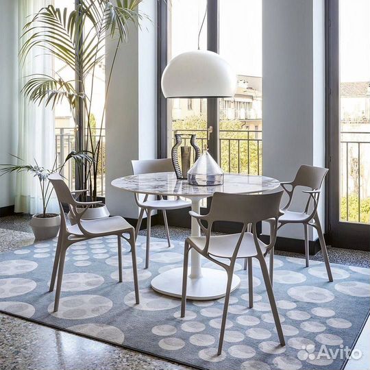 Стулья с подлокотниками AI белые Kartell Италия