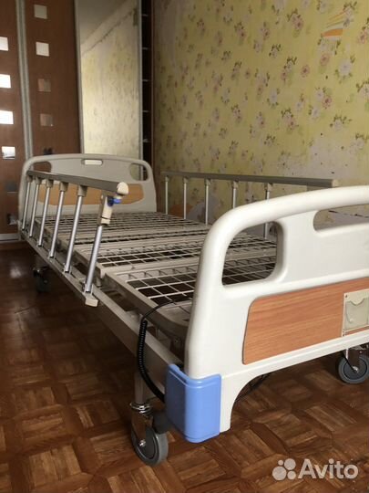 Медицинская кровать