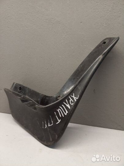 Брызговик передний правый Skoda Rapid